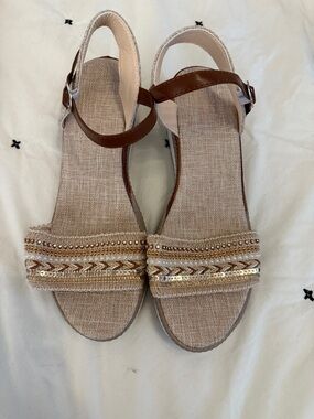 Women’s Beaded Tan Wedge Sandals - Stylish Summer Comfort